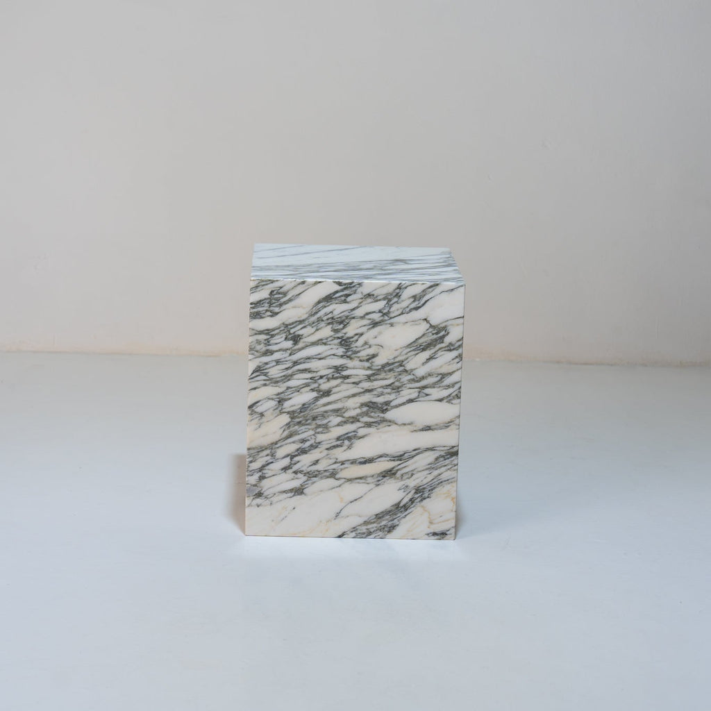 Aurea Arabescato Marble Plinth Dubai Front Perspective 1