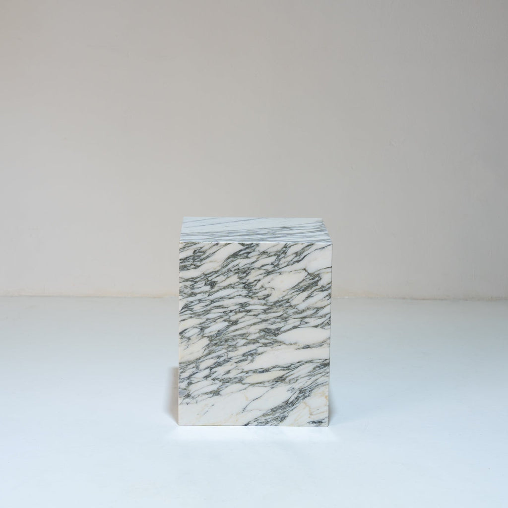 Aurea Arabescato Marble Plinth Dubai Front Perspective 2
