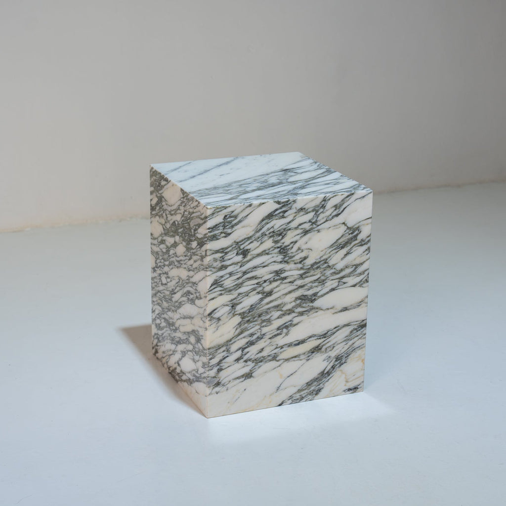 Aurea Arabescato Marble Plinth Dubai Perspective 2