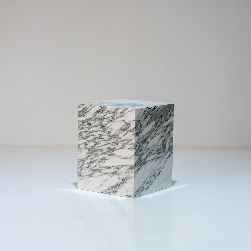 Aurea Arabescato Marble Plinth Dubai Perspective 3