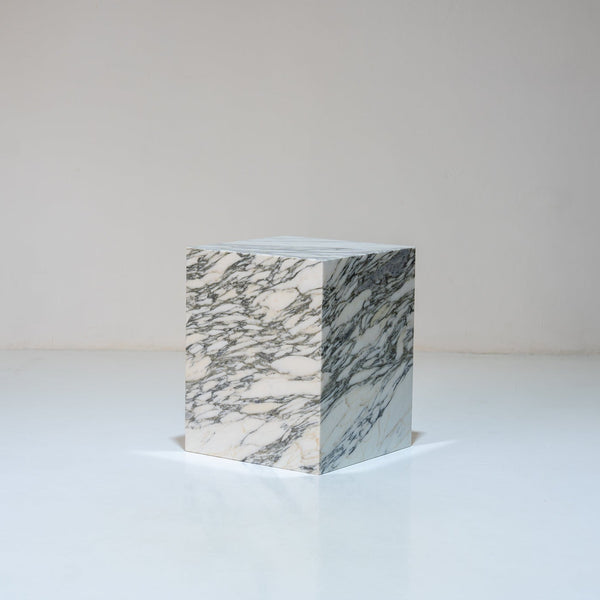 Aurea Arabescato Marble Plinth Dubai Perspective 3