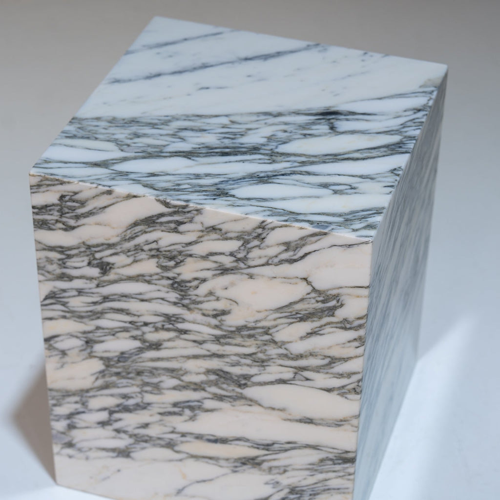 Aurea Arabescato Marble Plinth Dubai Perspective 5