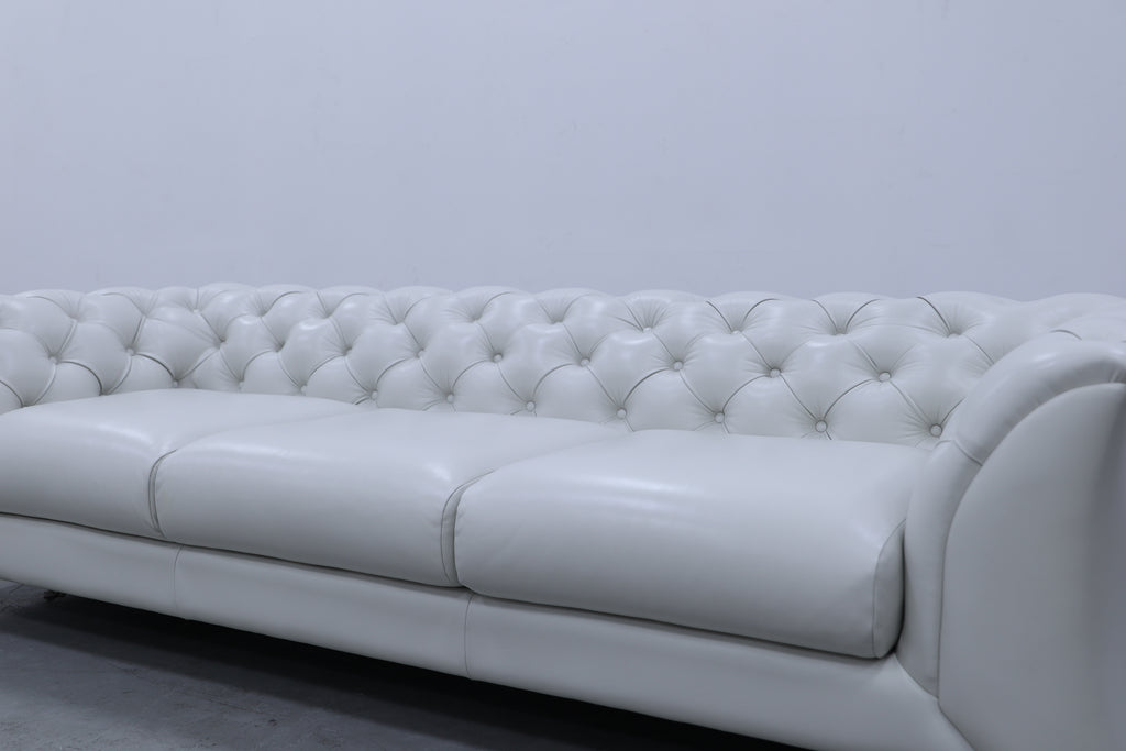 Hampton Chesterfield Sofa Perspective View 3