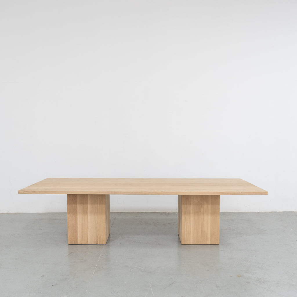 Haven Oak Dining Table Front View 1
