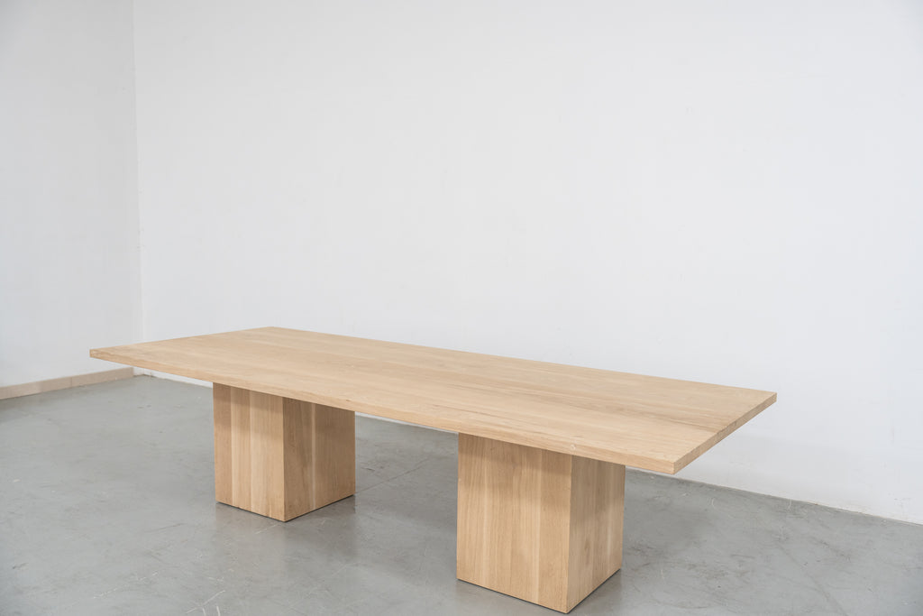 Haven Oak Dining Table Perspective View 1