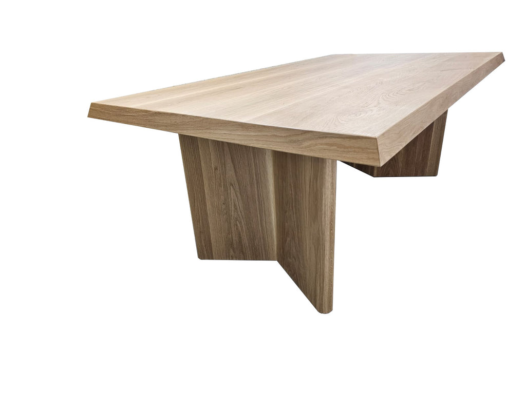 Hudson Oak Dining Table Perspective View 2