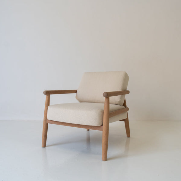 Hudson Oak Lounge Chair Perspective View 1