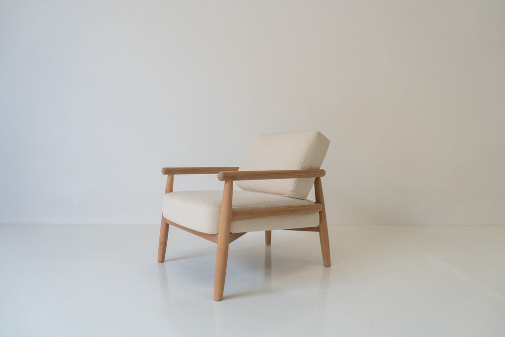 Hudson Oak Lounge Chair Perspective View 4