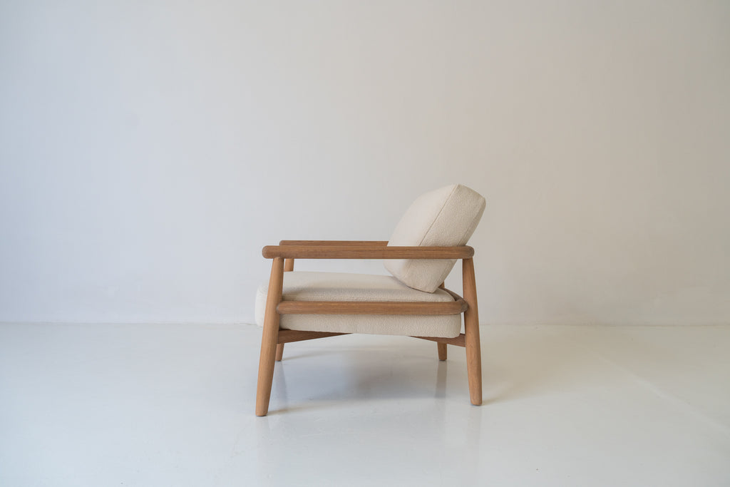 Hudson Oak Lounge Chair Perspective View 5