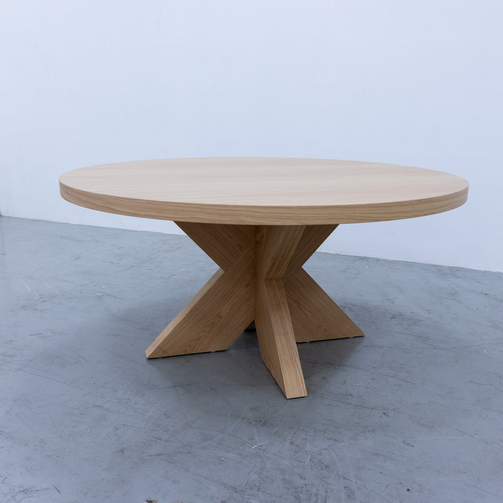Kerry Oak Dining Table Perspective View 2