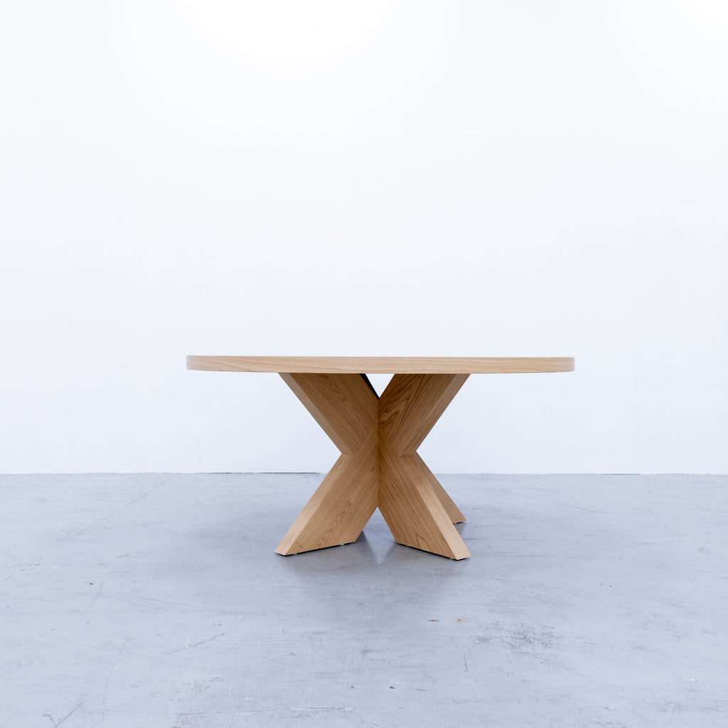 Kerry Oak Dining Table Perspective View 3