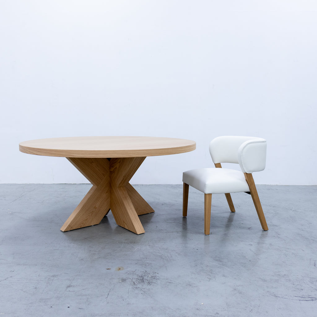Kerry Oak Dining Table Perspective View 4