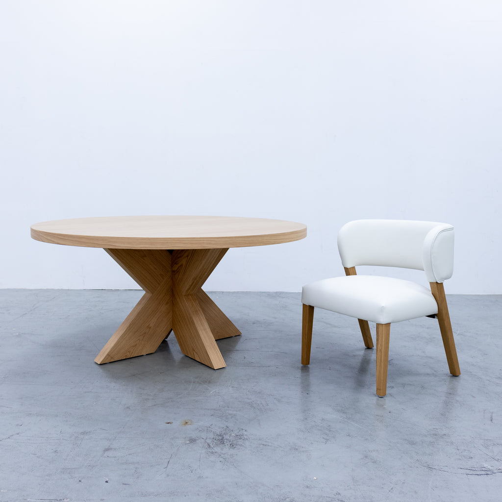 Kerry Oak Dining Table Perspective View 5