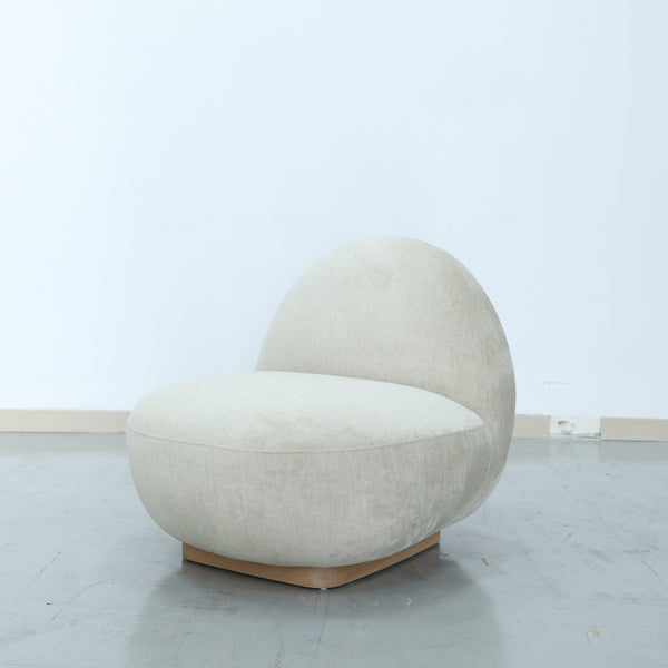 Maison Moise Lounge Chair Perspective View 1