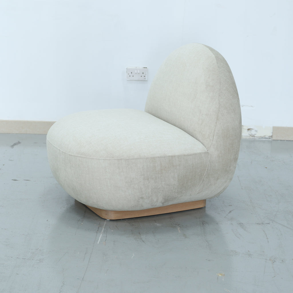 Maison Moise Lounge Chair Perspective View 4