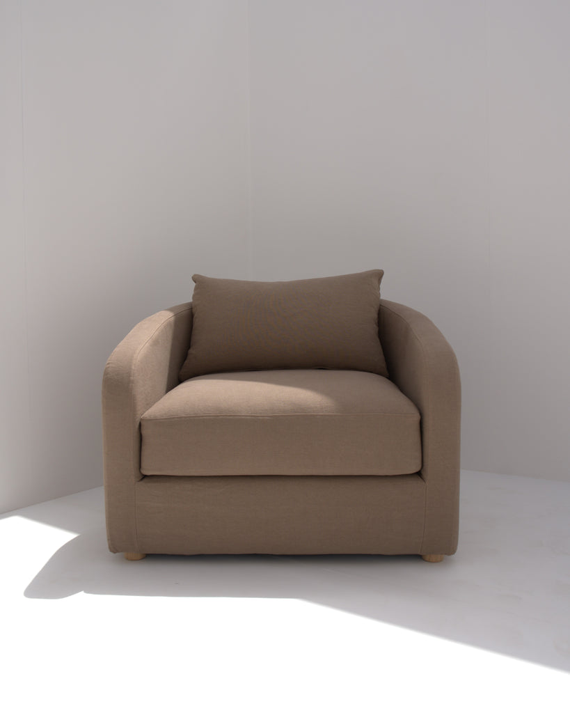 NV.II Slope Armchair Front view