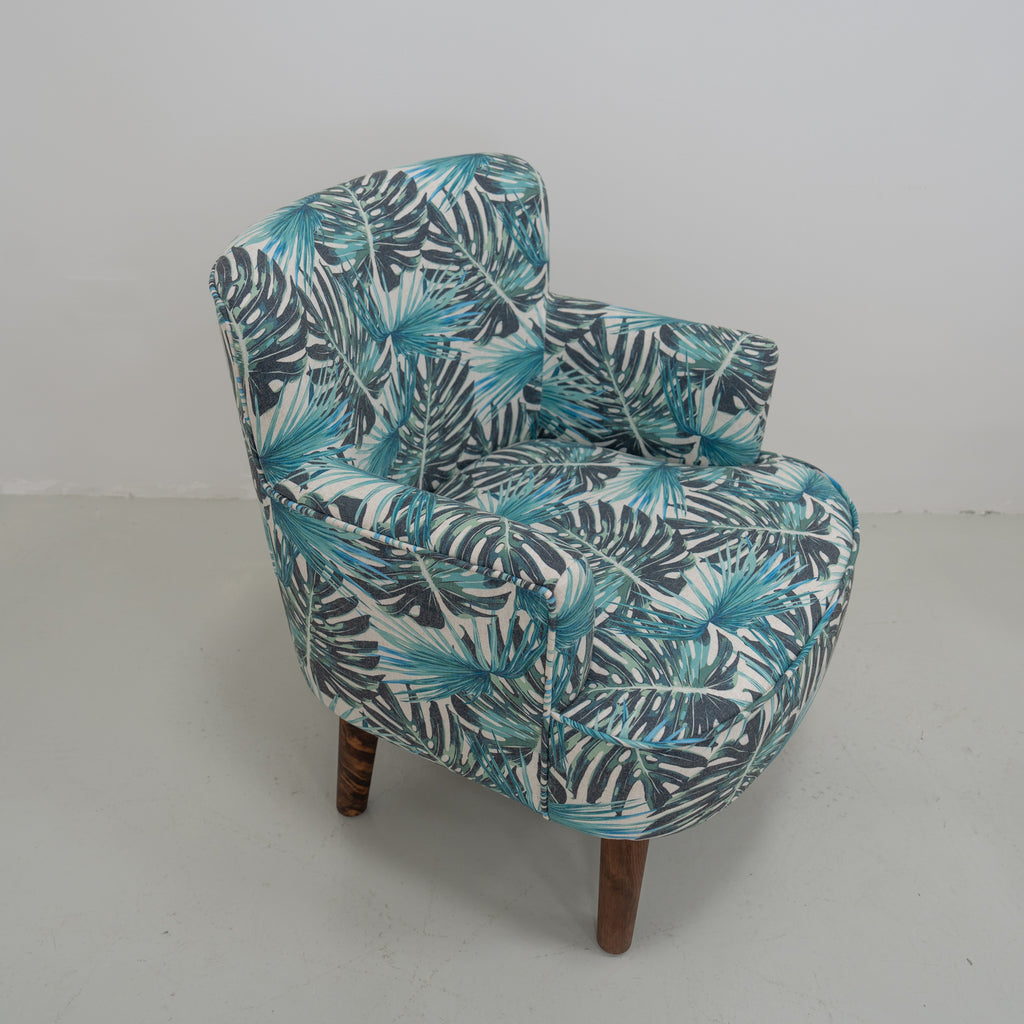 Palm Breeze Accent Chair Perspective View 5