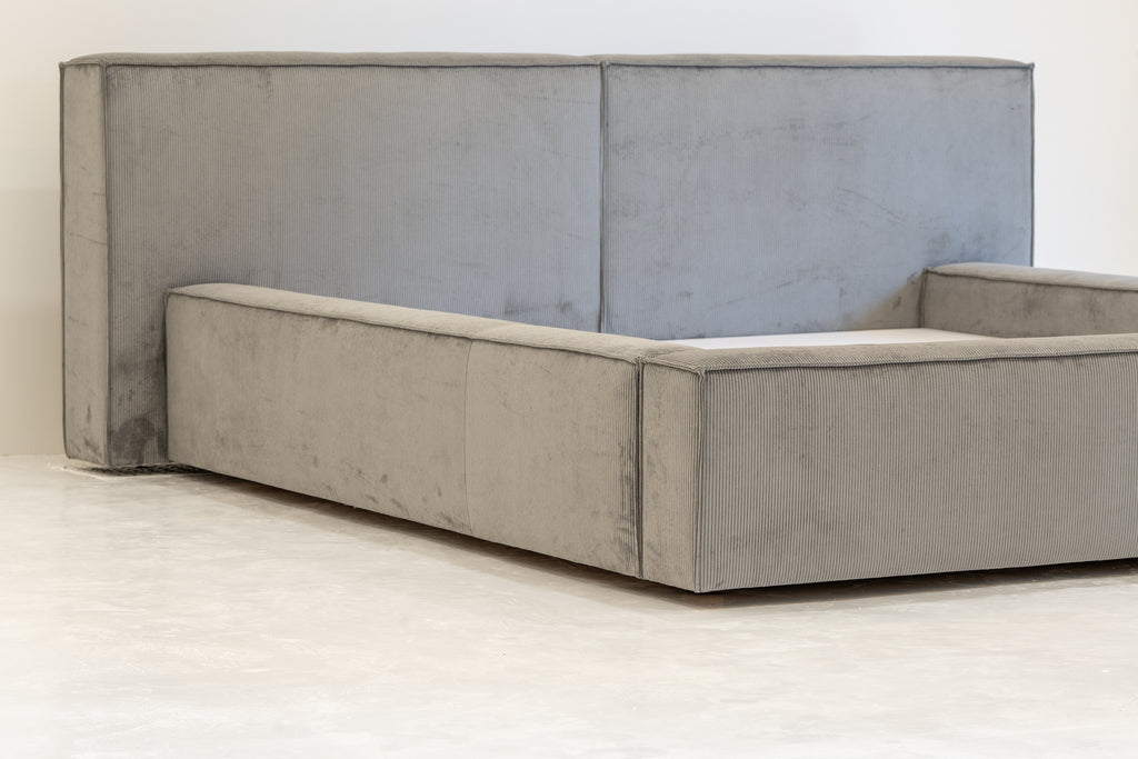 Riva Bed Perspective View 5