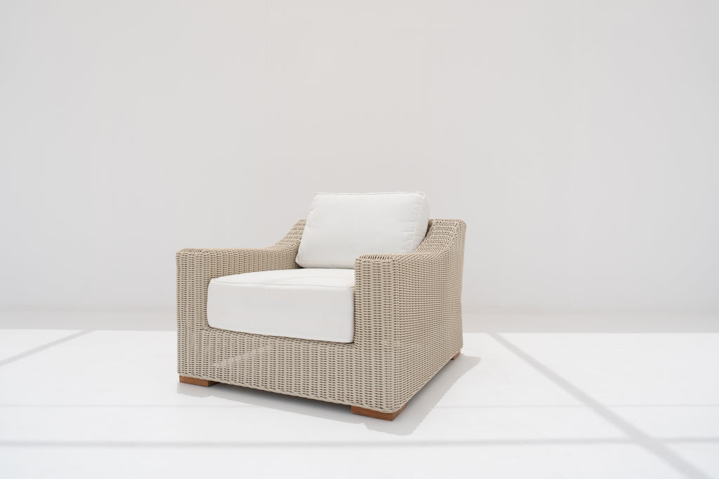 Sienna Rattan Outdoor Lounge Chair Side view