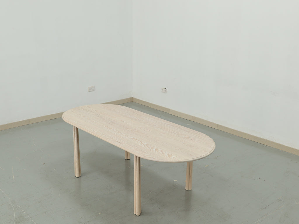 Soleil Oval Dining Table Perspective View 3
