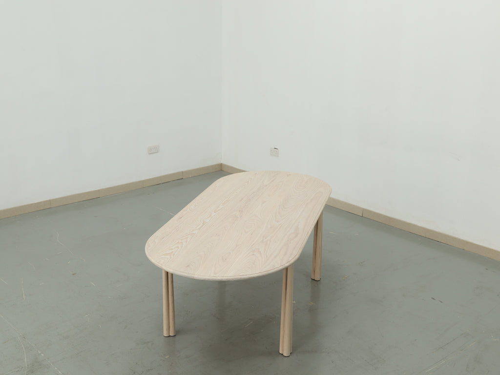 Soleil Oval Dining Table Perspective View 4