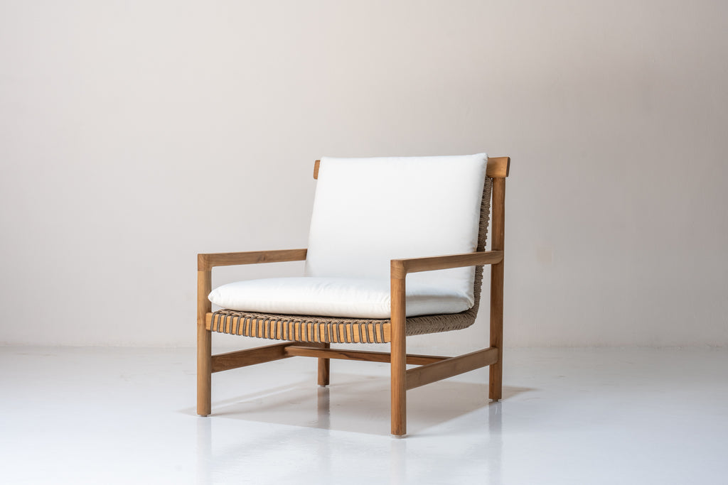 Valencia Lounge Chair Perspective View 2