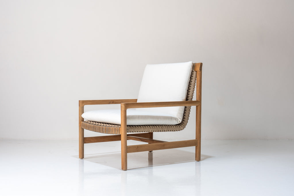 Valencia Lounge Chair Perspective View 3