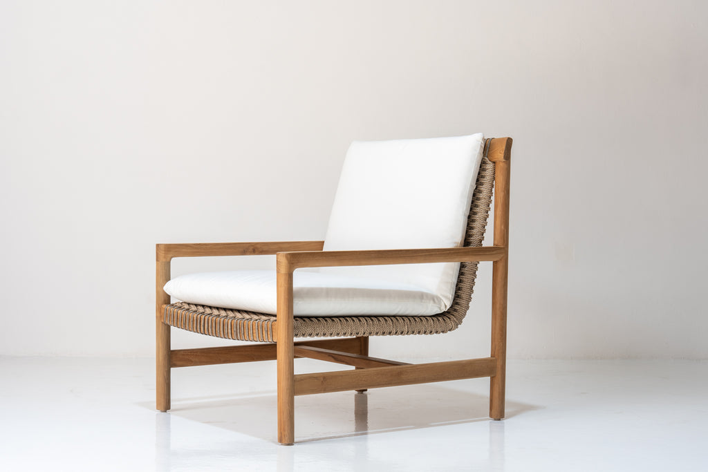 Valencia Lounge Chair Perspective View 4
