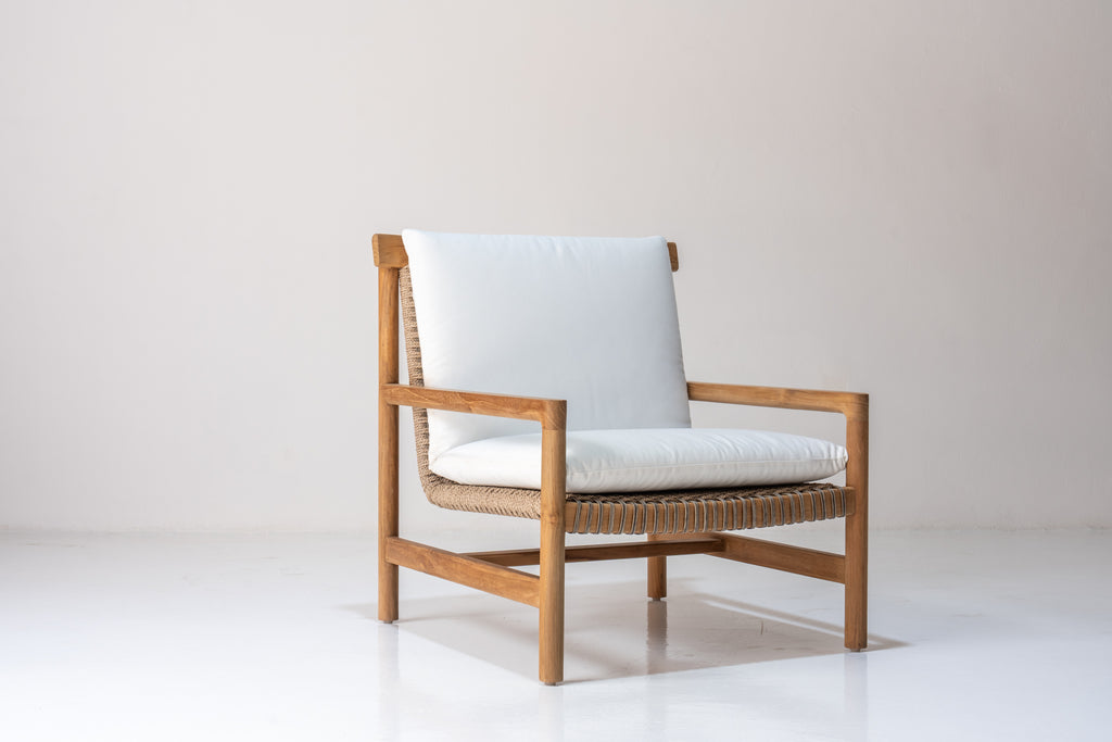 Valencia Lounge Chair Perspective View 5