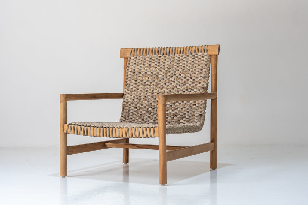 Valencia Lounge Chair Perspective View 9