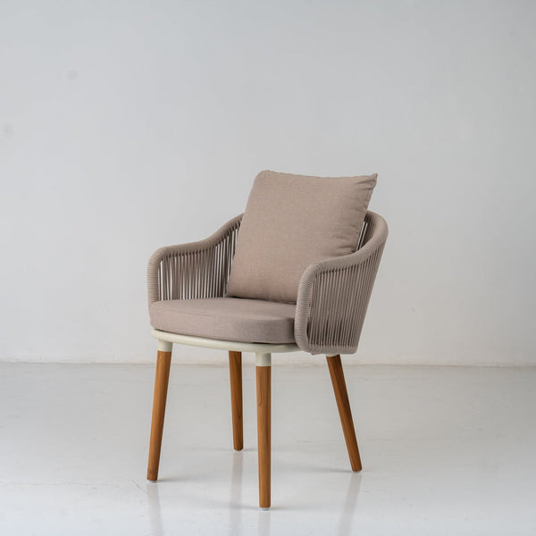Vela Dining Chairs Perspective View 1