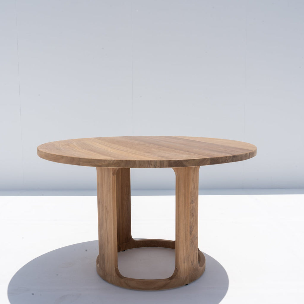 Venice Round Teak Dining Table Perspective View 5